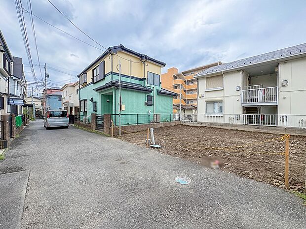 【前面道路】車の通行が少ないので、静かな住環境を維持することができます。