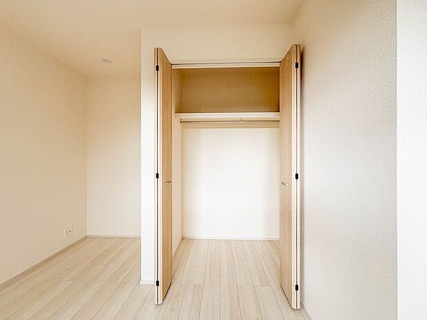 【収納】各部屋を最大限に広く使って頂ける様、全居住スペースに収納付。プライベートルームはゆったりと快適に。