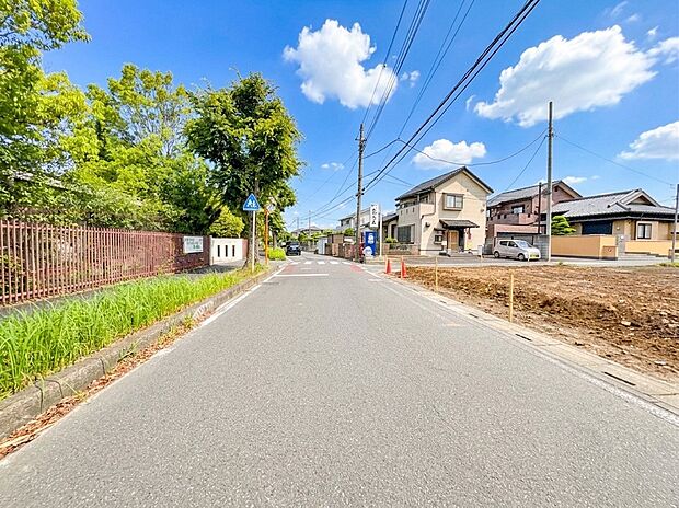 【外観】家族の温かさと陽光の暖かさ、楽しい毎日と明るい未来を予感させる「空間が織り成すひとつ先の住み心地」を演出します。