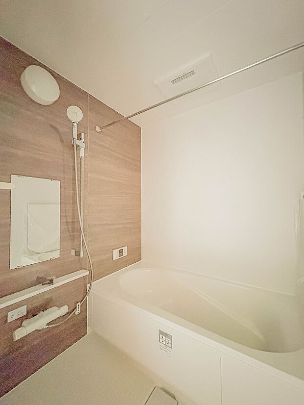 【浴室】一日の疲れを癒してくれるお風呂空間。使いやすさと上質な質感を両立して、単なる習慣から特別な時間に変わるはず。