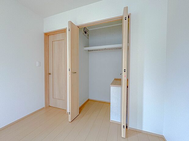 【収納】各部屋を最大限に広く使って頂ける様、全居住スペースに収納付。プライベートルームはゆったりと快適に。