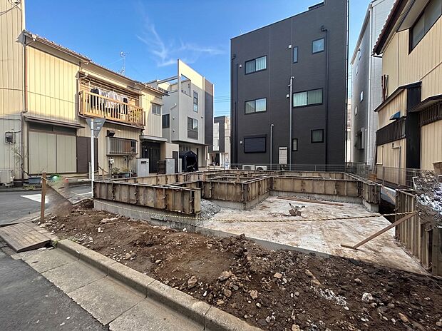 【外観】こちらの物件に少しでもご興味がありましたら、お気軽にお電話下さい。ネット上で「見えない物」「わからない事」でも、実際にご見学いただくことで、手に取るようにおわかりいただけるはずです。…