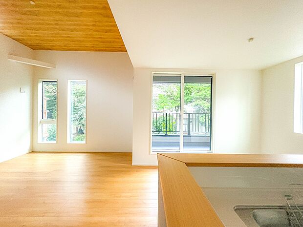 【ダイニングLDK18.0帖】家族の様子が見えやすいダイニングスペース