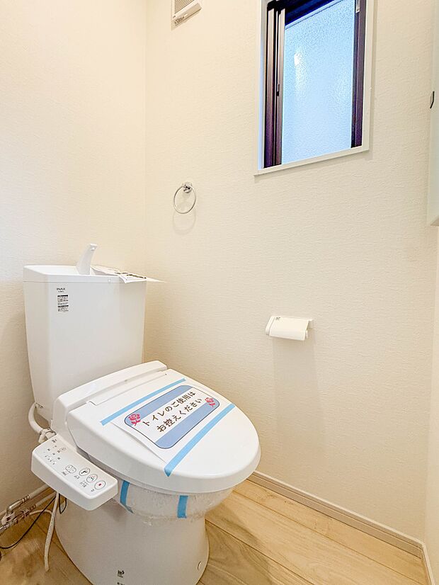 【トイレ】トイレはほどよい空間。居心地のよいスペースといえます。落ち着き、ホッとでき、我にかえる場所。トイレは自分をみつめる場所でもあるのです。