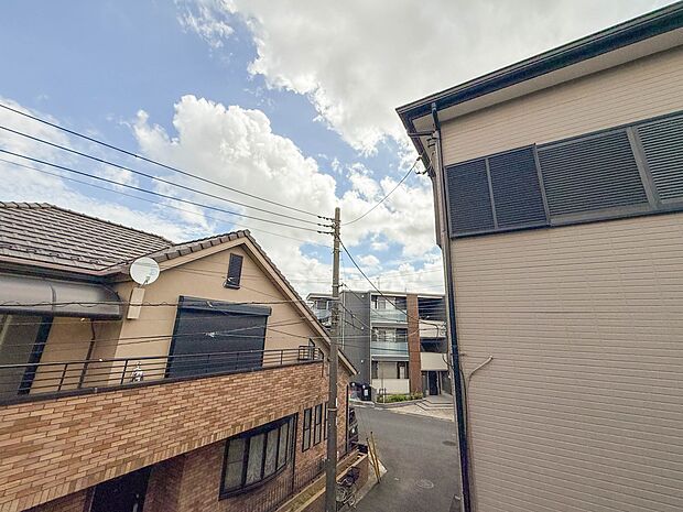 【眺望】少し優雅に、眺望の良い部屋で新生活をしてみませんか?眺望や窓からの景色が良いと、家で過ごす時間も快適です。