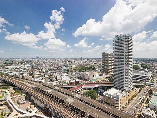 駅 1000m 武蔵浦和駅(池袋・新宿・渋谷など通勤やショッピングに便利な駅がある埼京線と武蔵野線が交差する武蔵浦和駅。すみやすい街の駅として、知名度が急増中です。)
