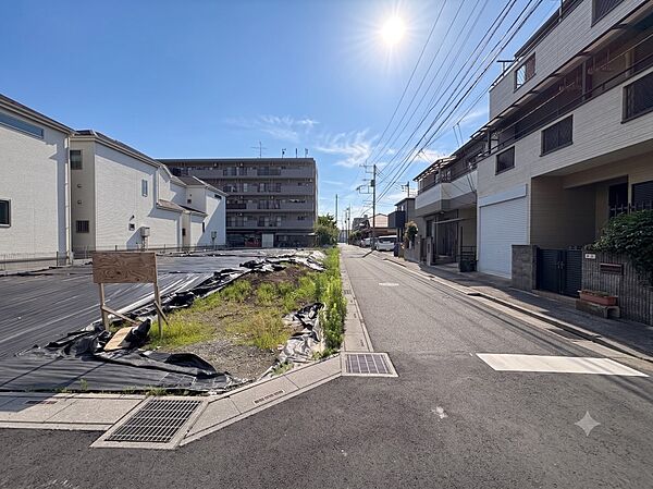 B区画【前面道路】周辺は落ち着いた住宅街で住環境も良好です。