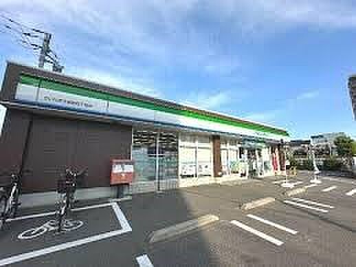 コンビニ 400m ファミリーマートさいたま大成町四丁目店(【ファミリーマートさいたま大成町四丁目店】 徒歩5分)