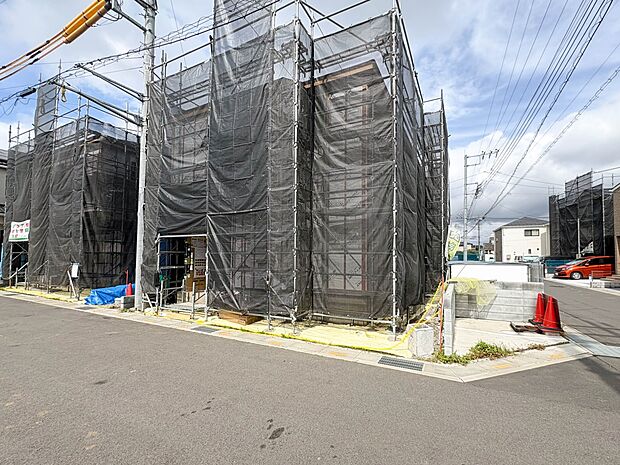 【外観】家族の温かさと陽光の暖かさ、楽しい毎日と明るい未来を予感させる「空間が織り成すひとつ先の住み心地」を演出します。