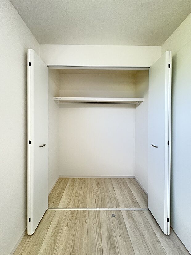 【収納】各部屋を最大限に広く使って頂ける様、全居住スペースに収納付。プライベートルームはゆったりと快適に。