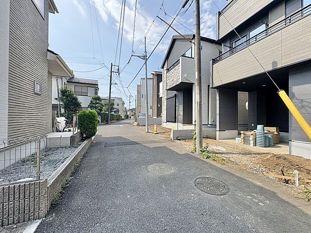 【前面道路】車の通行が少ないので、静かな住環境を維持することができます。