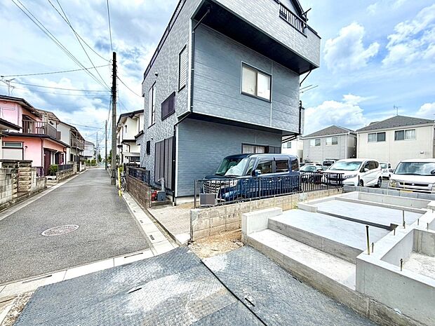【前面道路】車の通行が少ないので、静かな住環境を維持することができます。