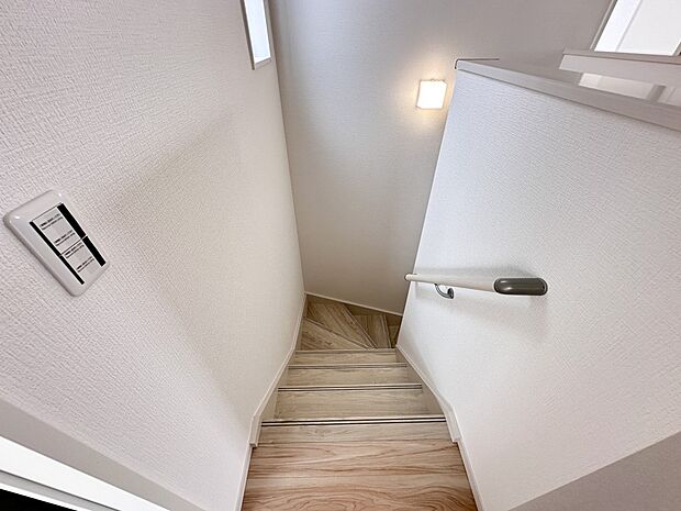 こちらの物件が少しでも気になるようでしたら、お気軽にお問合せください。人生でいちばん大きなお買い物ですので、ゆっくりご見学ください。ネット上の画像と実際の見学では、リアル感がまるで違います。…
