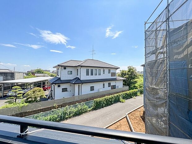 【眺望】その街並みは、さまざまな家の姿が、歩く人々を楽しませている。そう街並みは街の美しい風景なのだ。その風景が目をやさしく和ませてくれている。