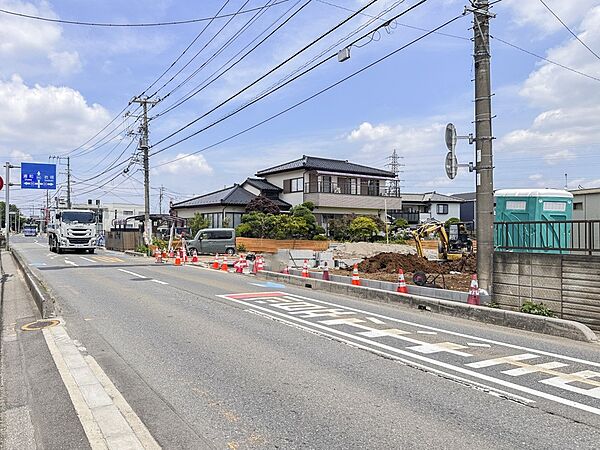 【前面道路】こちらの物件が少しでも気になるようでしたら、お気軽にお問合せください。人生でいちばん大きなお買い物ですので、ゆっくりご見学ください。ネット上の画像と実際の見学では、リアル感がまる…