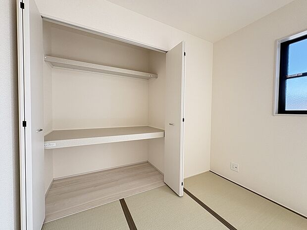 【1号棟 押し入れ型収納】畳スペースの収納は、季節の寝具や備蓄品の収納にも。
