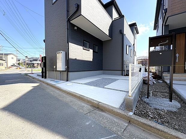 【1号棟 駐車場】各棟 駐車2台（車種限定）・ゆとりの35坪整形地！