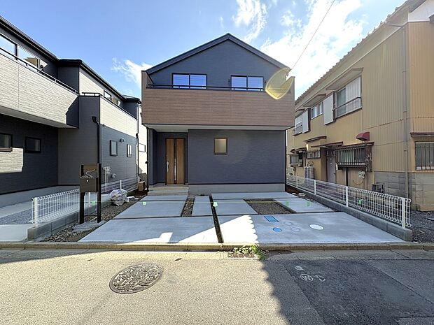 【2号棟 外観】耐震3等級・長期優良住宅・駐車2台(車種限定)敷地35坪、ゆとりの2階建て
