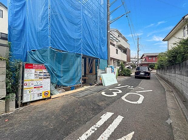 【前面道路】車の通行が少ないので、静かな住環境を維持することができます。