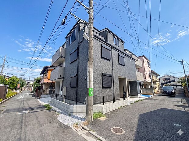 【外観】ここから始まる「日常」はご家族にとってかけがえのない時間となります。少しでも豊かに、快適に。そんな想いから本邸宅は生まれました。