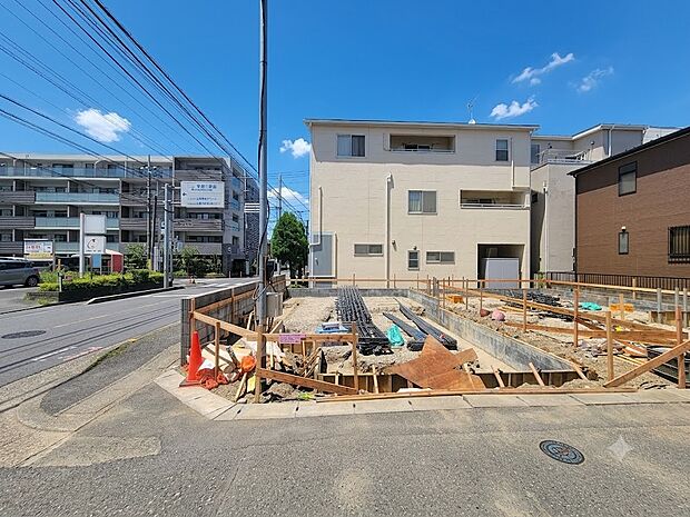 【現地外観】こちらの物件に少しでもご興味がありましたら、お気軽にお電話下さい。ネット上で「見えない物」「わからない事」でも、実際にご見学いただくことで、手に取るようにおわかりいただけるはずで…