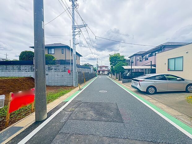 【前面道路】車の通行が少ないので、静かな住環境を維持することができます。