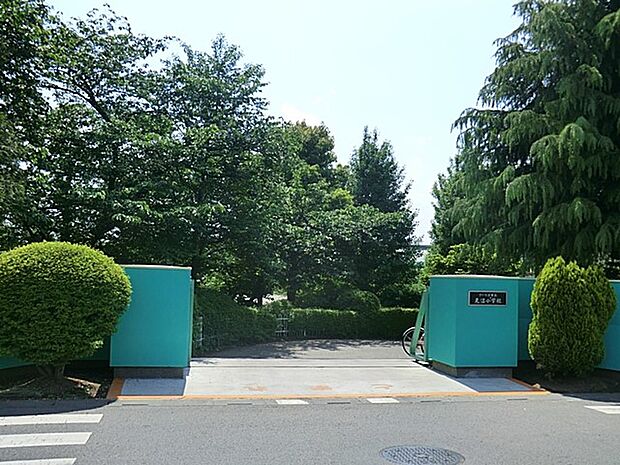 小学校 600m さいたま市立見沼小学校(さいたま市立見沼小学校(さいたま市立見沼小学校(見沼小は、JR東大宮駅からほど近い閑静な住宅街の中に位置し、昭和42年に開校しました。昇降口の前には…