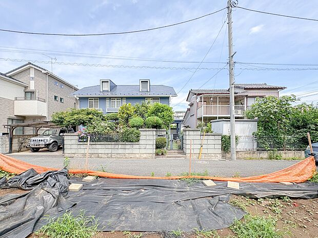 【現地土地写真】車の通行が少ないので、静かな住環境を維持することができます。