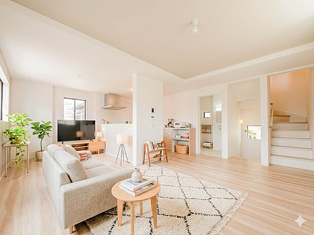 【リビング】うららかな陽射しがどのお部屋にも降り注ぎますように、快適さを追求した間取設計。得難い立地環境での生活を恵みの豊かな永住の地へと変えてくれます。