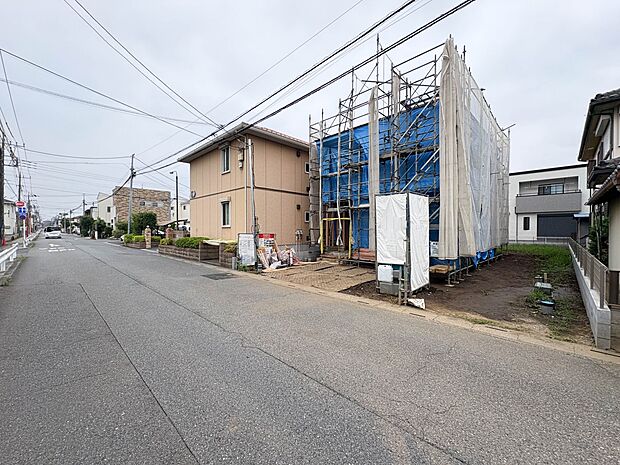 2号棟【前面道路8m】車の通行が少ないので、静かな住環境を維持することができます。