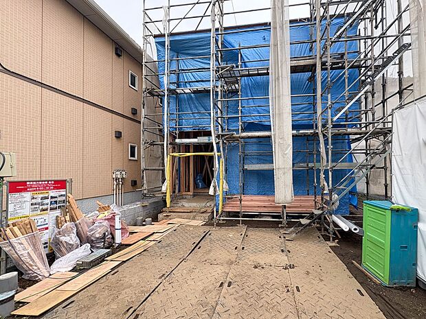 2号棟【駐車場】毎日の生活にマイカーが必須という方は、購入を検討する際、駐車場があることは大事な条件です。毎日の通勤や家族の送迎、買い物やお出かけなどクルマのある暮らしを満喫したい方は要チェ…