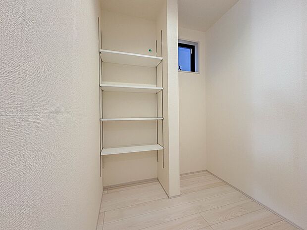 【収納】各部屋を最大限に広く使って頂ける様、全居住スペースに収納付。プライベートルームはゆったりと快適に。