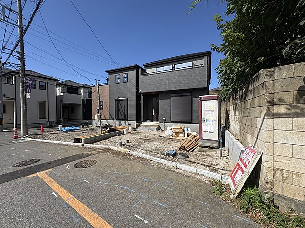 【外観】こちらの物件に少しでもご興味がありましたら、お気軽にお電話下さい。ネット上で「見えない物」「わからない事」でも、実際にご見学いただくことで、手に取るようにおわかりいただけるはずです。…