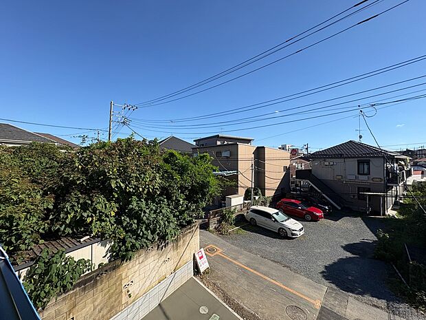 【眺望】その街並みは、さまざまな家の姿が、歩く人々を楽しませている。そう街並みは街の美しい風景なのだ。その風景が目をやさしく和ませてくれている。