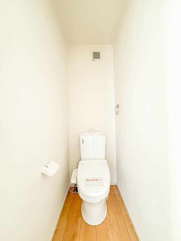 【トイレ】いつも清潔なスペースであってほしいのが毎日使うトイレです。掃除がしやすいのはもちろん、落ち着けるスペースとして機能することも大切です。