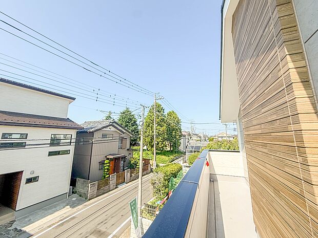 【眺望】 少し優雅に、眺望の良い部屋で新生活をしてみませんか？眺望や窓からの景色が良いと、家で過ごす時間も快適です。
