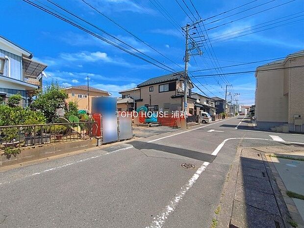 【前面道路】陽当りや通風性など各所に施された工夫で住みやすさを実現。部屋の大きさや周辺環境・街並など、資料には掲載していない情報が現地にはたくさんございます。是非ご確認下さい。