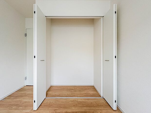 【収納】各部屋を最大限に広く使って頂ける様、全居住スペースに収納付。プライベートルームはゆったりと快適に。