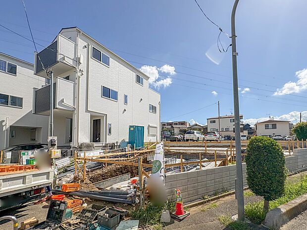 【外観】家族の温かさと陽光の暖かさ、楽しい毎日と明るい未来を予感させる「空間が織り成すひとつ先の住み心地」を演出します。