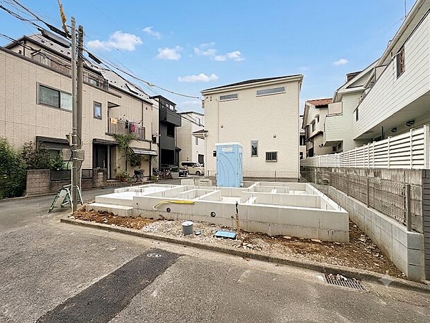 【外観】こちらの物件に少しでもご興味がありましたら、お気軽にお電話下さい。ネット上で「見えない物」「わからない事」でも、実際にご見学いただくことで、手に取るようにおわかりいただけるはずです。…
