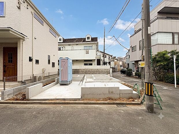 【外観】家族の温かさと陽光の暖かさ、楽しい毎日と明るい未来を予感させる「空間が織り成すひとつ先の住み心地」を演出します。