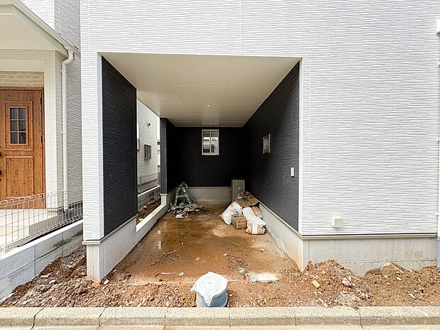 【駐車場】ビルトインガレージなら「野ざらし、雨ざらし、吹きさらし」になりません。汚れやいたみは減り、車の掃除もラクになります。
