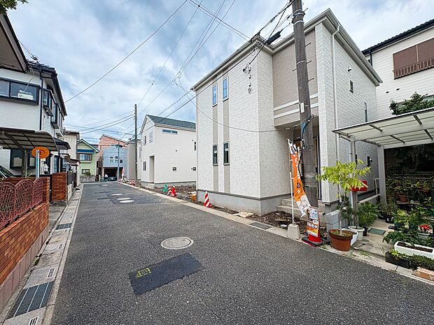 【前面道路】家の良し悪しだけでなく周辺環境も重要なポイント。※青空はイメージです。