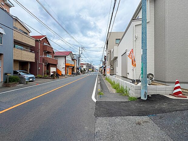 【前面道路】家の良し悪しだけでなく周辺環境も重要なポイント。※青空はイメージです。