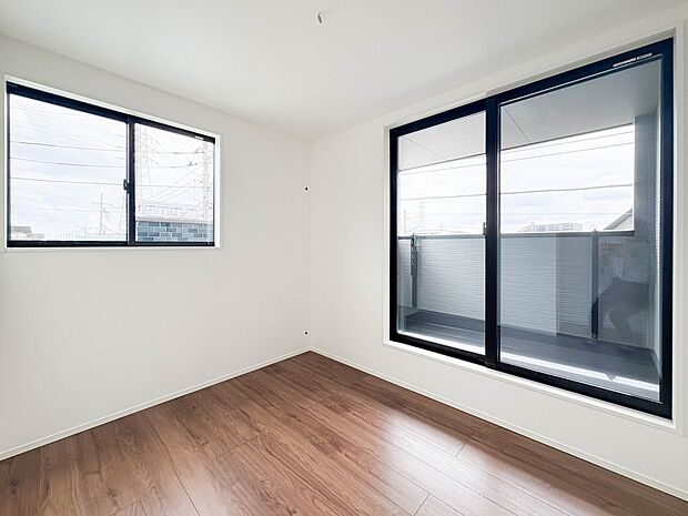 1号棟【子供部屋4.2帖】お子様のお部屋にぴったりなクロークを備えたフローリング仕様の洋室です。