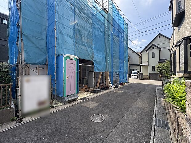 1号棟【前面道路】車の通行が少ないので、静かな住環境を維持することができます。