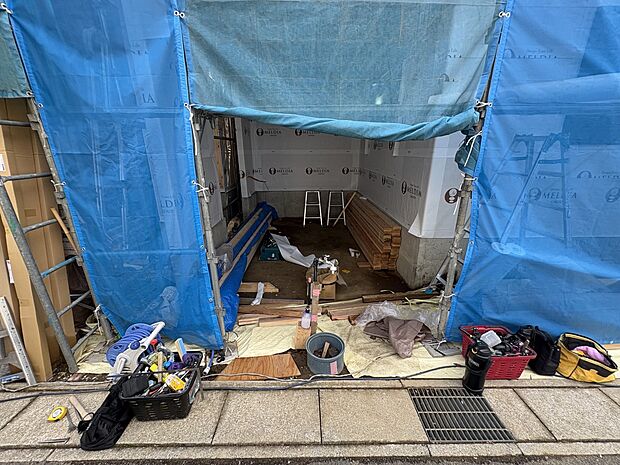 1号棟【駐車場】毎日の生活にマイカーが必須という方は、購入を検討する際、駐車場があることは大事な条件です。毎日の通勤や家族の送迎、買い物やお出かけなどクルマのある暮らしを満喫したい方は要チェ…