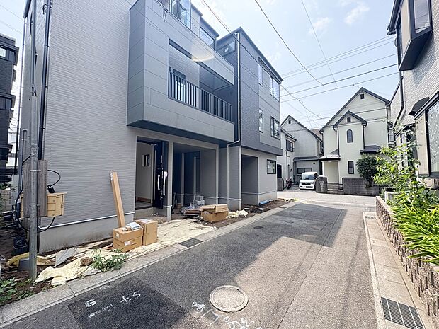 2号棟【外観】家は一生のお買物。自分ならではの家族ならではの、家にしたい。書斎を設ける。子どものプレイングルームを設ける。趣味のオーディオルームを設置する。夢を追うオンリーワンの家です。