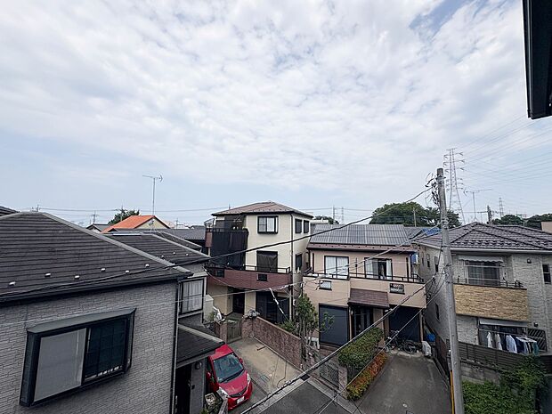 2号棟【眺望】朝の澄んだ空気や、夕方に吹く清々しい風を五感で感じられるバルコニー。