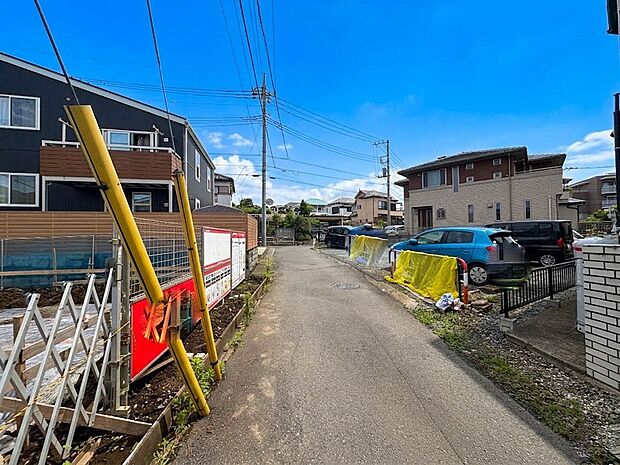 【前面道路4m】車の通行が少ないので、静かな住環境を維持することができます。